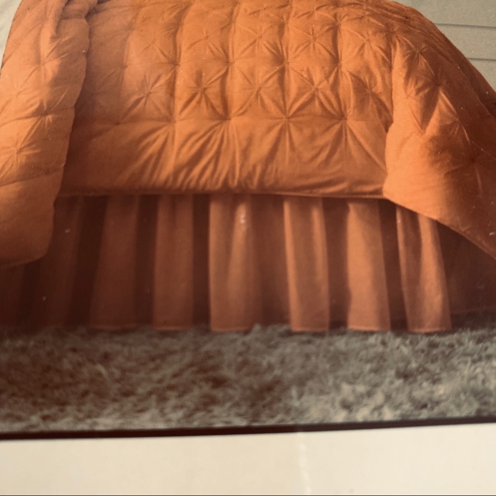 Nwot Studio D Aria twin orange bedskirt